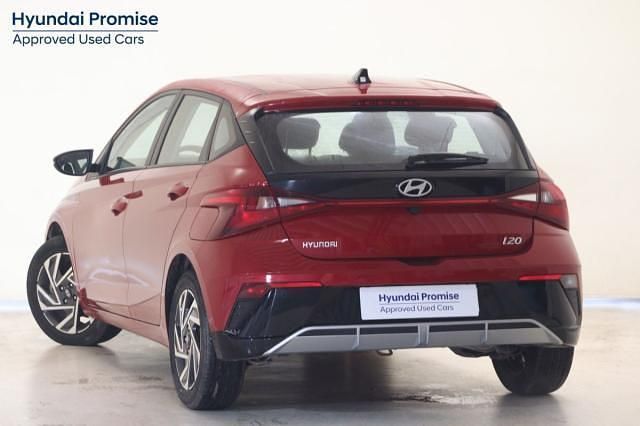 Usado Hyundai i20 100 CV (73 kW) 2024 Rojo Utilitario
