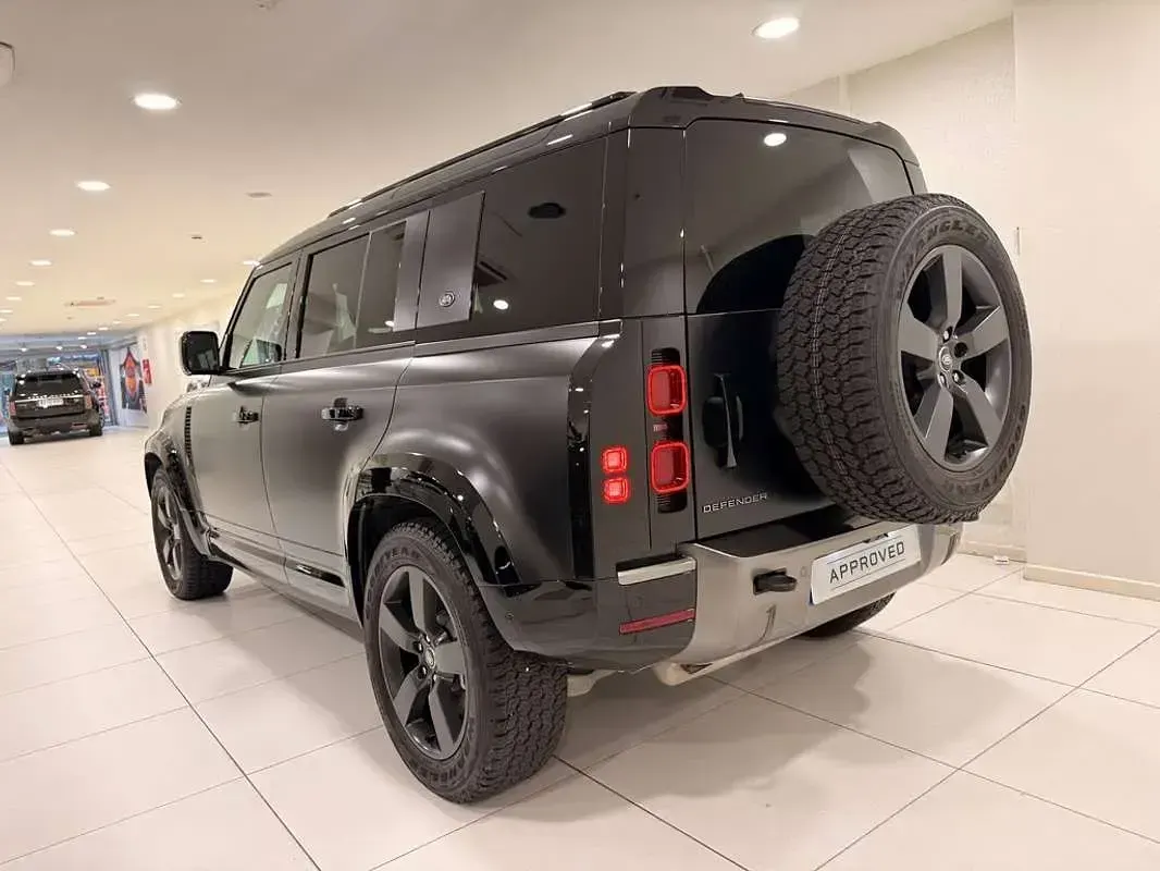 Usado Land Rover Defender HSE Dynamic 400 CV (294 kW) 2023 Negro SUV