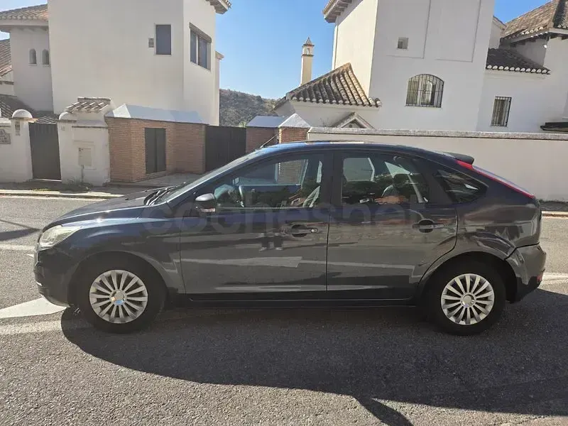 Usado Ford Focus Trend 100 CV (73 kW) 2011 Negro Berlina