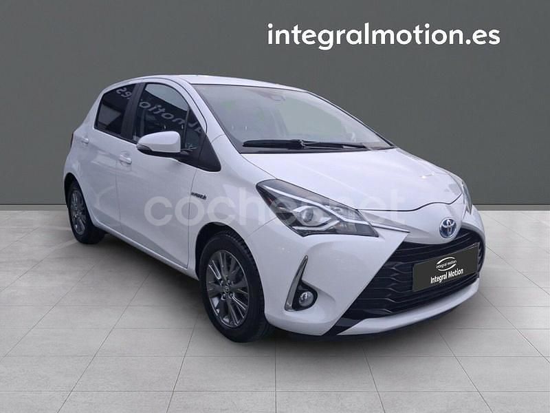 Usado Toyota Yaris Hybrid Active 100 CV (73 kW) 2018 Blanco Berlina