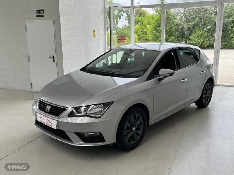 Usado Seat Leon Style 131 CV (96 kW) 2019 Plateado Utilitario
