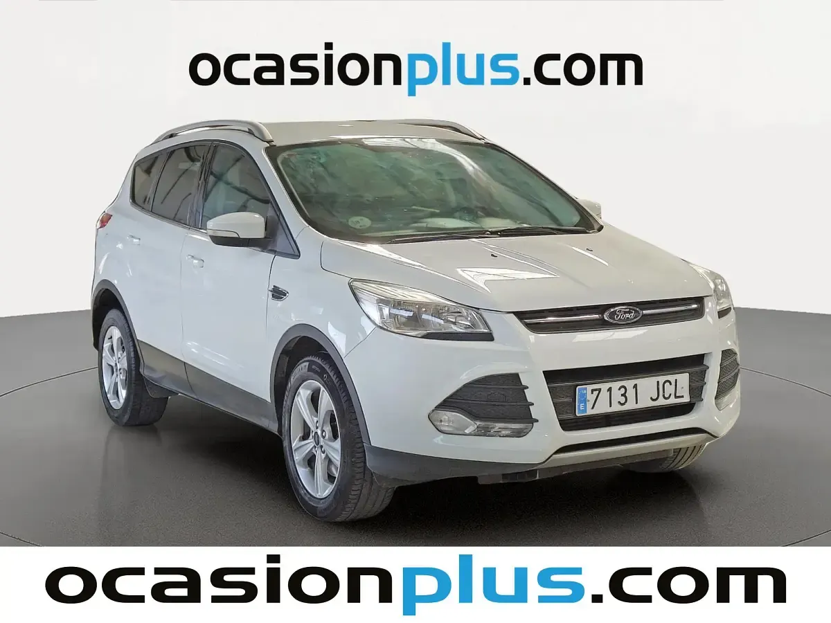 Usado Ford Kuga Trend 140 CV (102 kW) 2015 Blanco SUV
