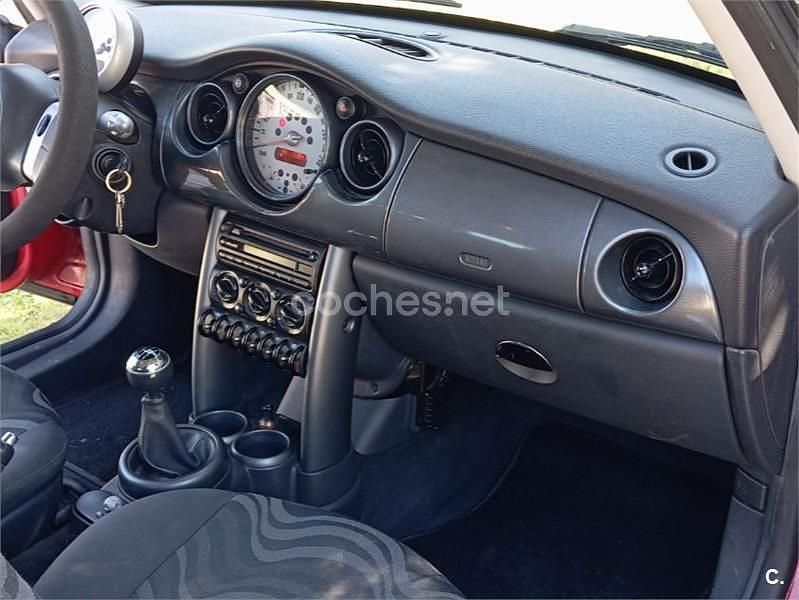 Usado Mini ONE 90 CV (66 kW) 2004 Rojo Utilitario
