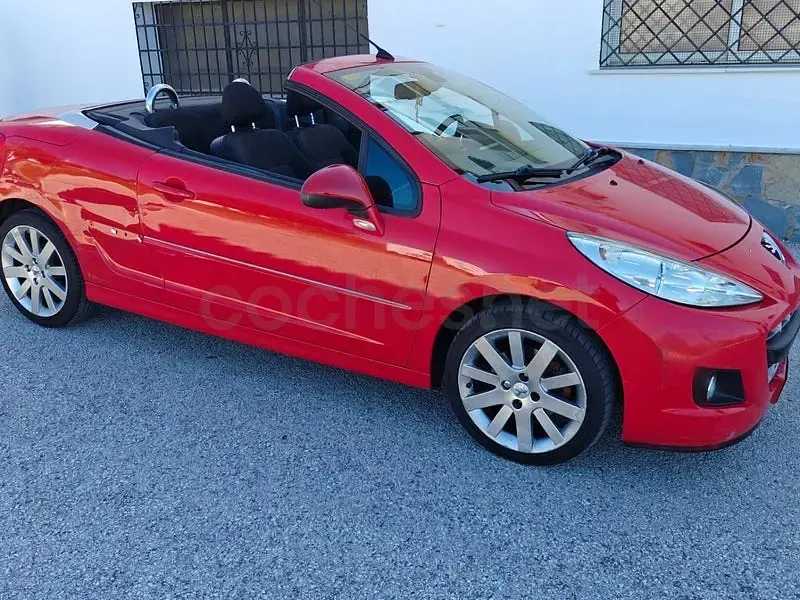 Usado Peugeot 207 CC Sport 110 CV (80 kW) 2009 Rojo Descapotable
