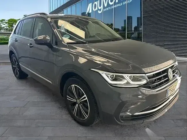 Usado VW Tiguan Life 150 CV (110 kW) 2022 Gris / plata SUV