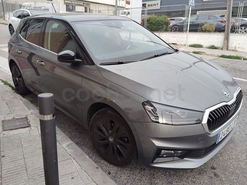 Usado Skoda Fabia Style 110 CV (80 kW) 2022 Gris / plata Utilitario