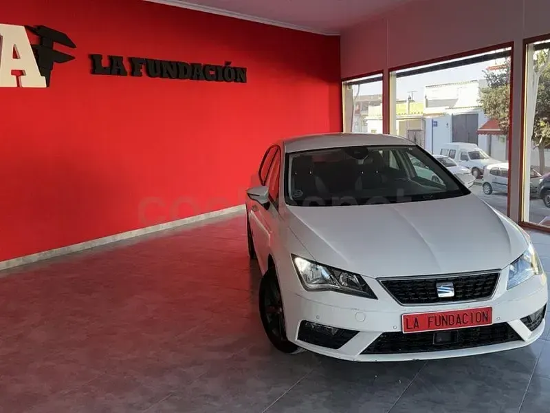 Usado Seat Leon Style 115 CV (84 kW) 2020 Blanco Berlina
