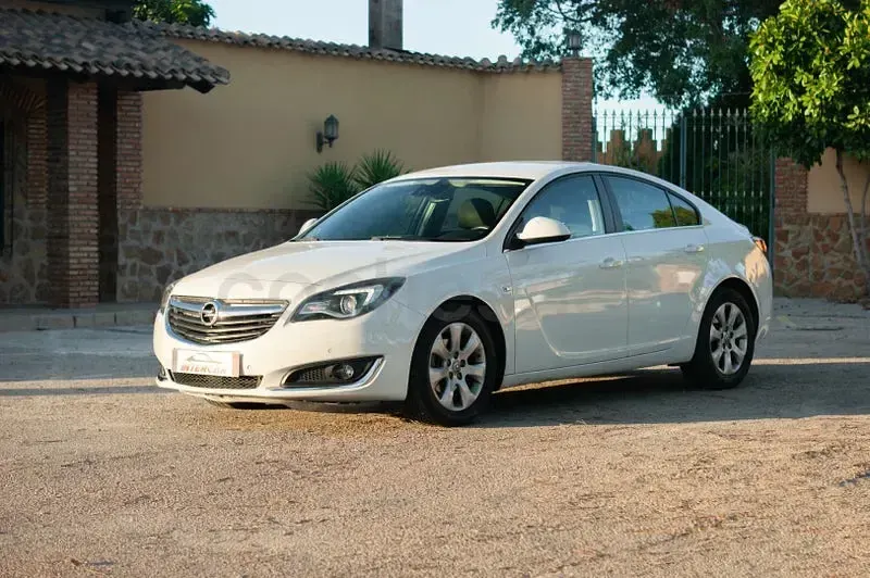 Usado Opel Insignia Business 136 CV (100 kW) 2017 Blanco Berlina