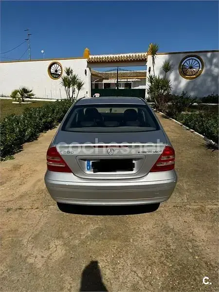 Usado Mercedes C200 Elegance 163 CV (119 kW) 2000 Gris / plata Berlina