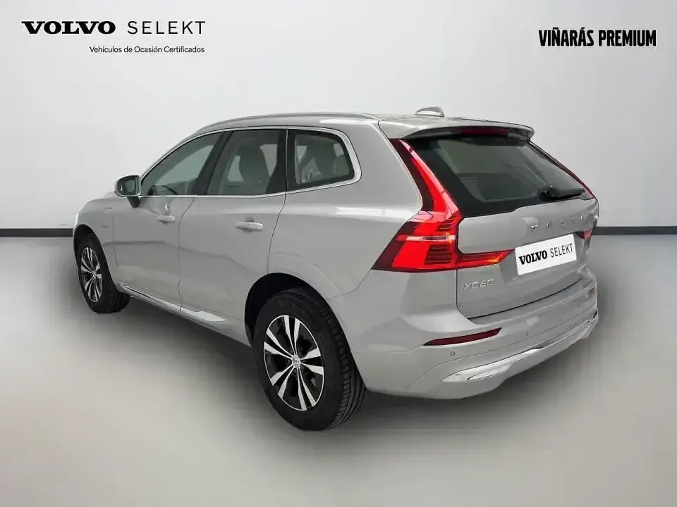 Usado Volvo XC60 Core 350 CV (257 kW) 2025 Gris / plata SUV
