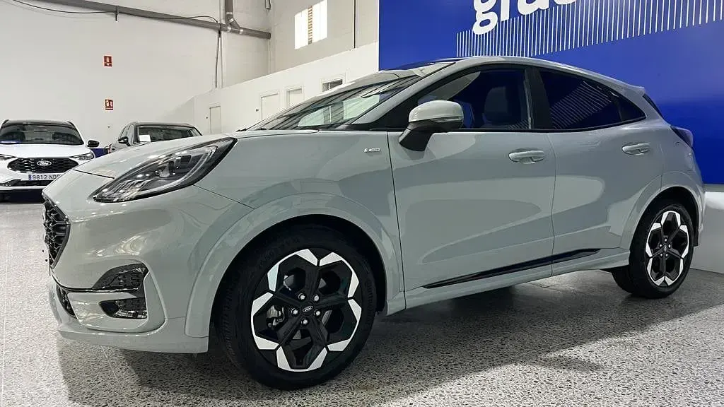Usado Ford Puma ST-Line X 125 CV (91 kW) 2025 Gris cactus SUV