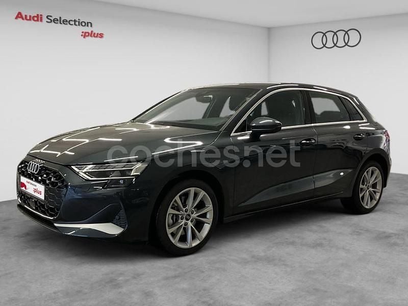 Gris / plata Usado 2025 Audi A3 Advanced Plus Berlina | 35.700 € (Un poco caro) - Imagen 1/4
