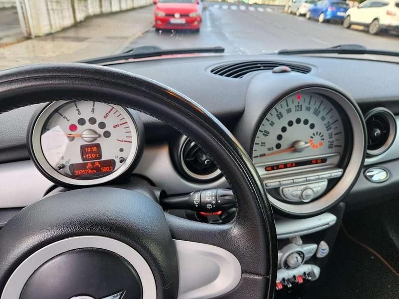 Usado Mini Cooper D 109 CV (80 kW) 2007 Rojo Utilitario