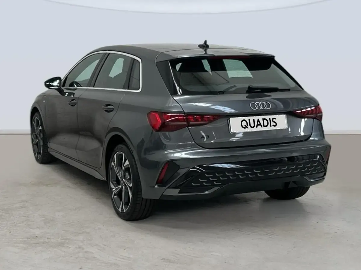 Usado Audi A3 Sportback e-tron S-Line 204 CV (150 kW) 2025 Gris Utilitario