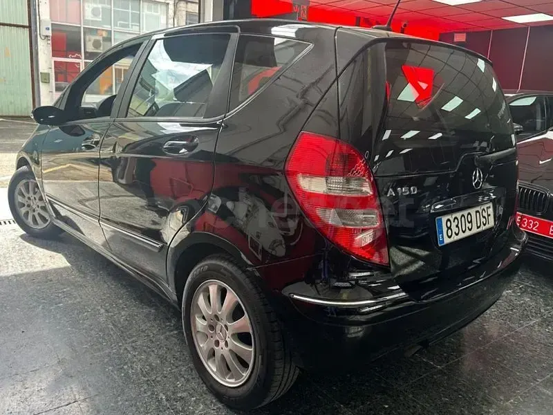 Usado Mercedes A150 Elegance 95 CV (69 kW) 2005 Negro Monovolumen