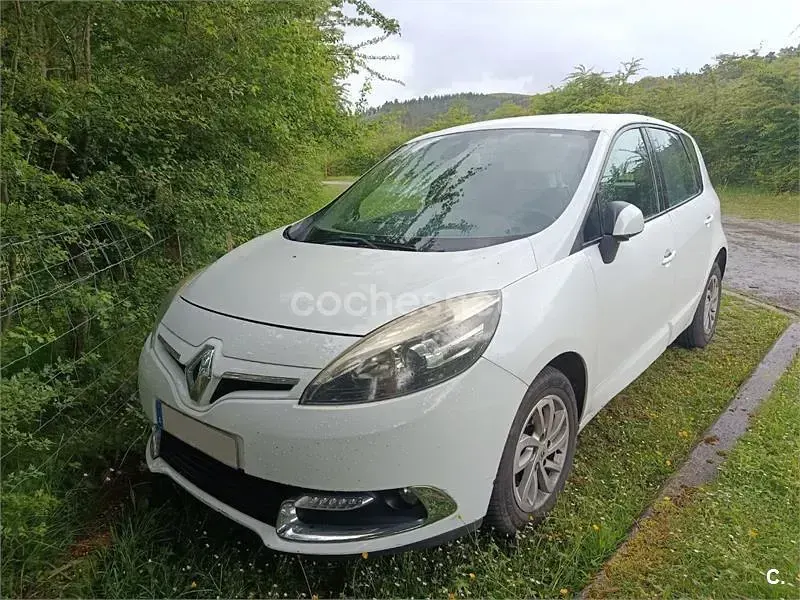 Usado Renault Scénic III Dynamique 130 CV (95 kW) 2012 Blanco Monovolumen