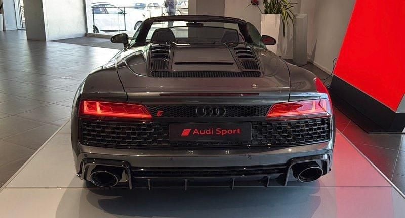 Usado Audi R8 Spyder Performance 570 CV (419 kW) 2024 Gris daytona efecto perla/negro Descapotable