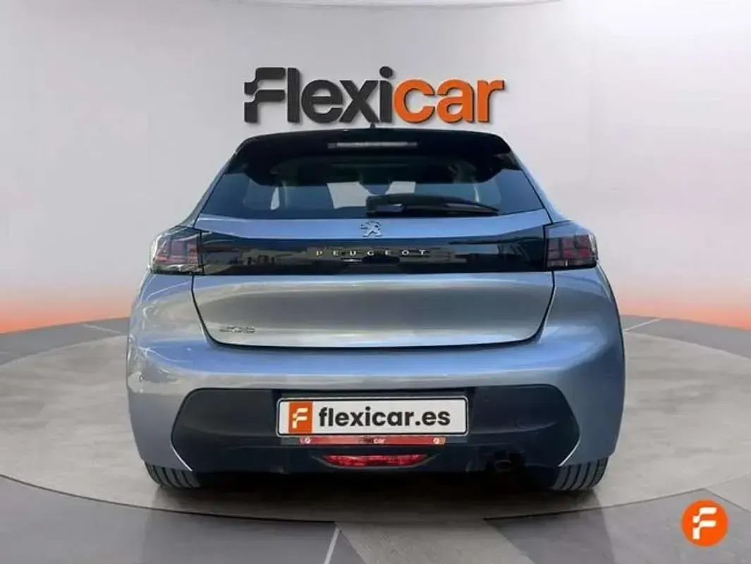 Usado Peugeot 208 Active 101 CV (74 kW) 2023 Gris Utilitario