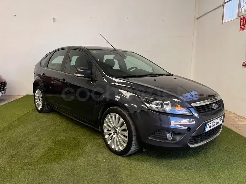 Usado Ford Focus Titanium 109 CV (80 kW) 2009 Gris / plata Berlina