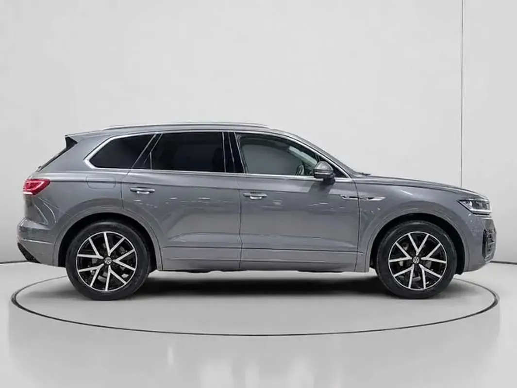 Usado VW Touareg Elegance 286 CV (210 kW) 2022 Gris SUV