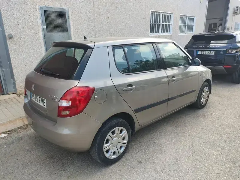 Usado Skoda Fabia 80 CV (58 kW) 2007 Gris / plata Familiar