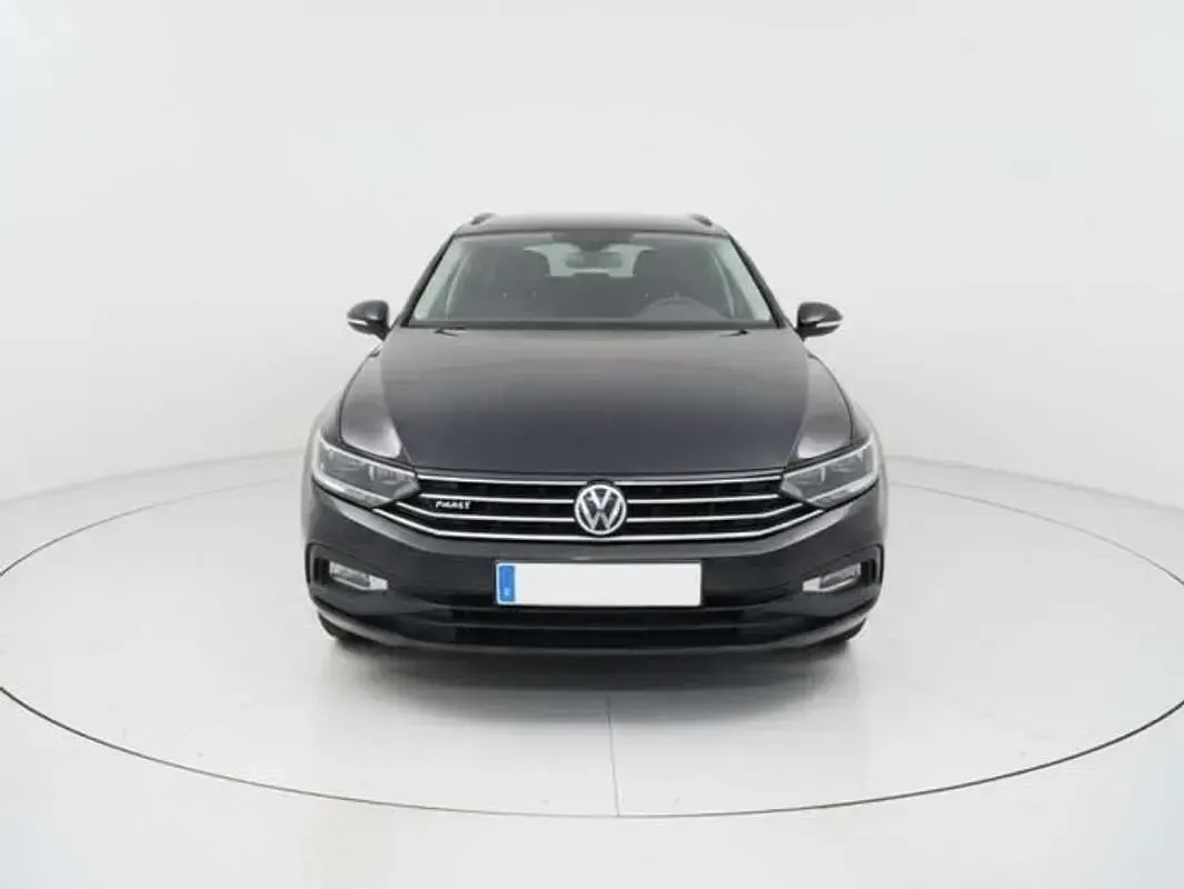 Usado VW Passat Business 150 CV (110 kW) 2022 Negro Familiar