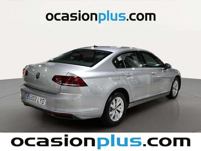 Usado VW Passat Business 122 CV (89 kW) 2022 Plateado Familiar