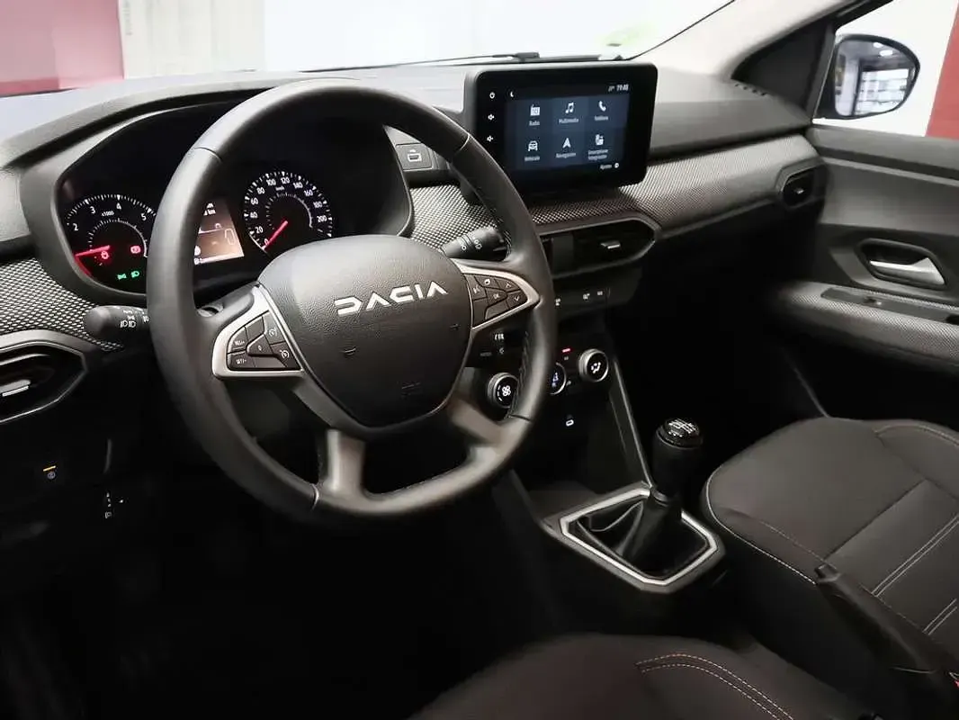 Usado Dacia Sandero Essentiel 91 CV (66 kW) 2025 Blanco Utilitario