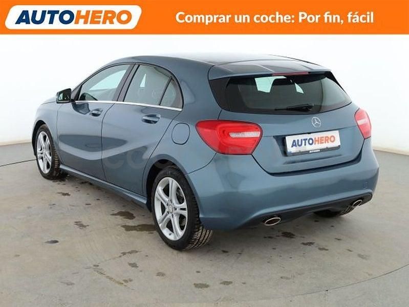 Usado Mercedes A180 Urban 110 CV (80 kW) 2015 Azul Berlina