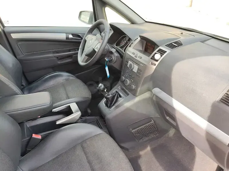 Używany Opel Zafira Enjoy 120 KM (88 kW) 2006 Beżowy Minivan