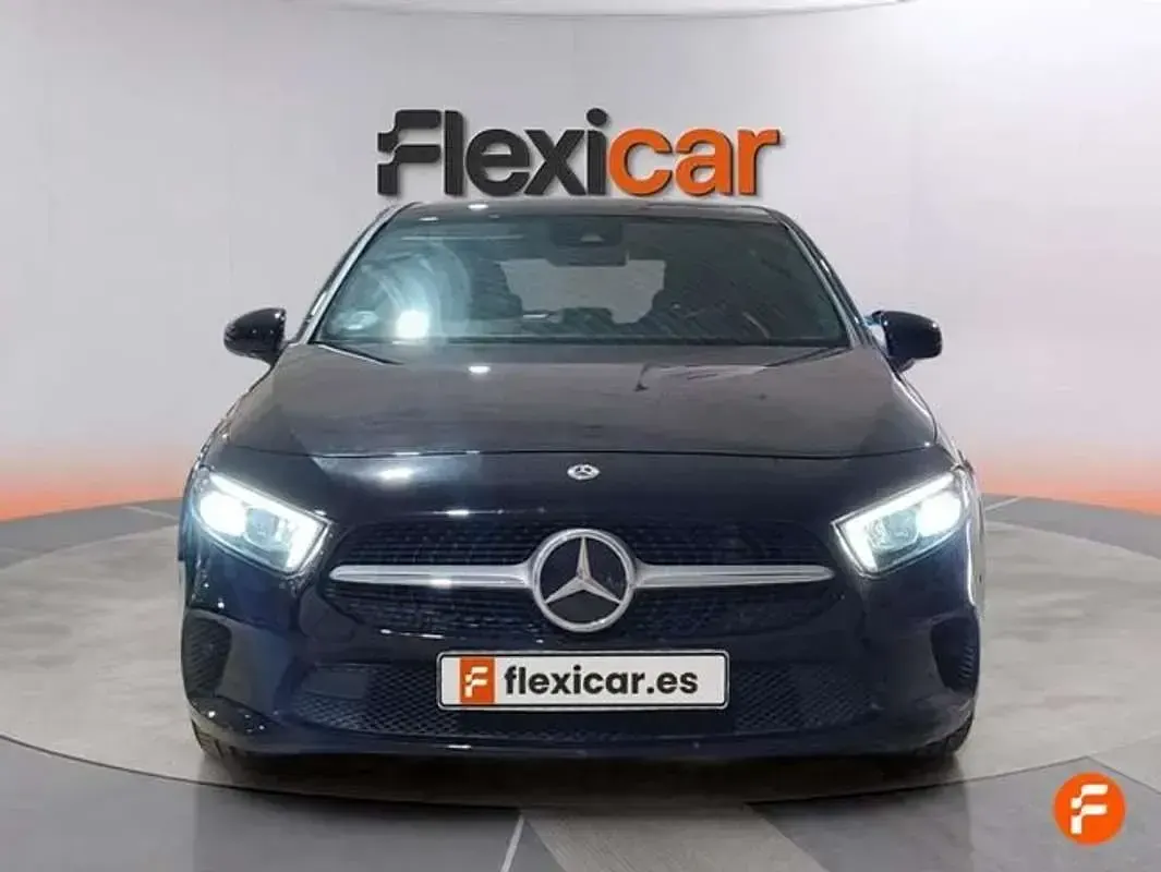 Usado Mercedes A180 109 CV (80 kW) 2022 Negro Utilitario