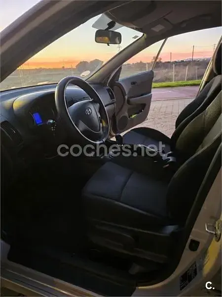 Usado Hyundai i30 Classic 90 CV (66 kW) 2011 Blanco Berlina