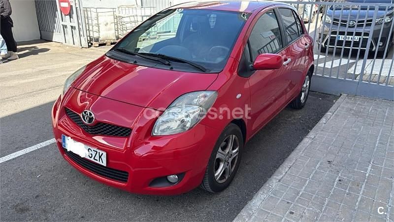 Usado Toyota Yaris Active 101 CV (74 kW) 2010 Rojo Utilitario