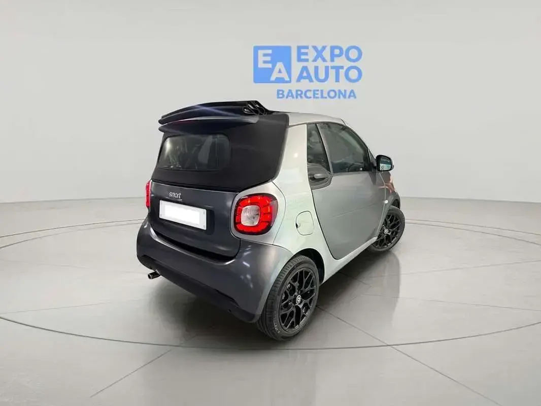 Usado Smart ForTwo Cabrio Passion 90 CV (66 kW) 2016 Gris Descapotable