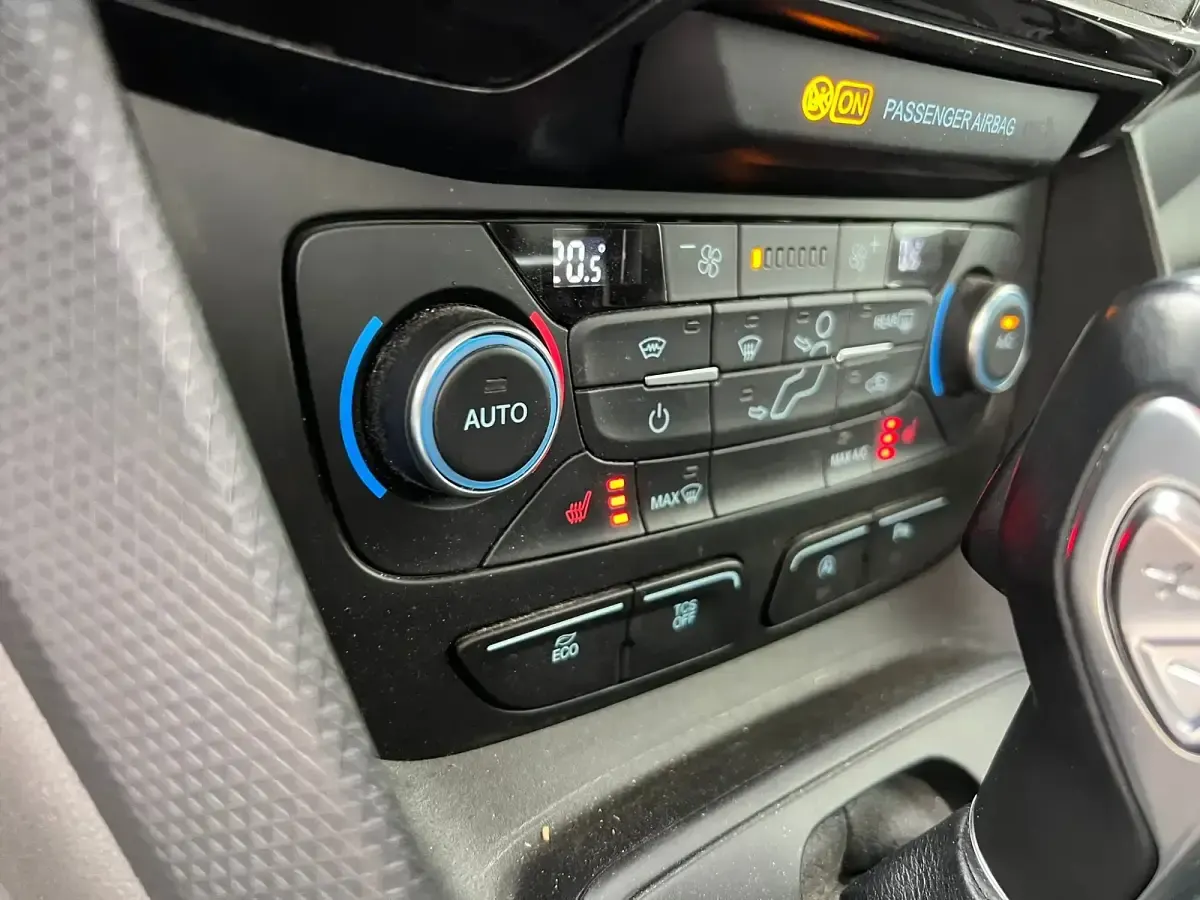 Usado Ford Tourneo Connect Titanium 120 CV (88 kW) 2018 Gris Monovolumen