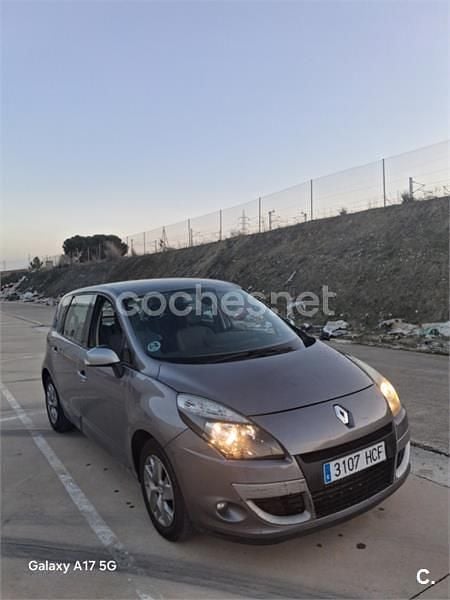 Usado Renault Scénic III Dynamique 110 CV (80 kW) 2011 Gris / plata Monovolumen