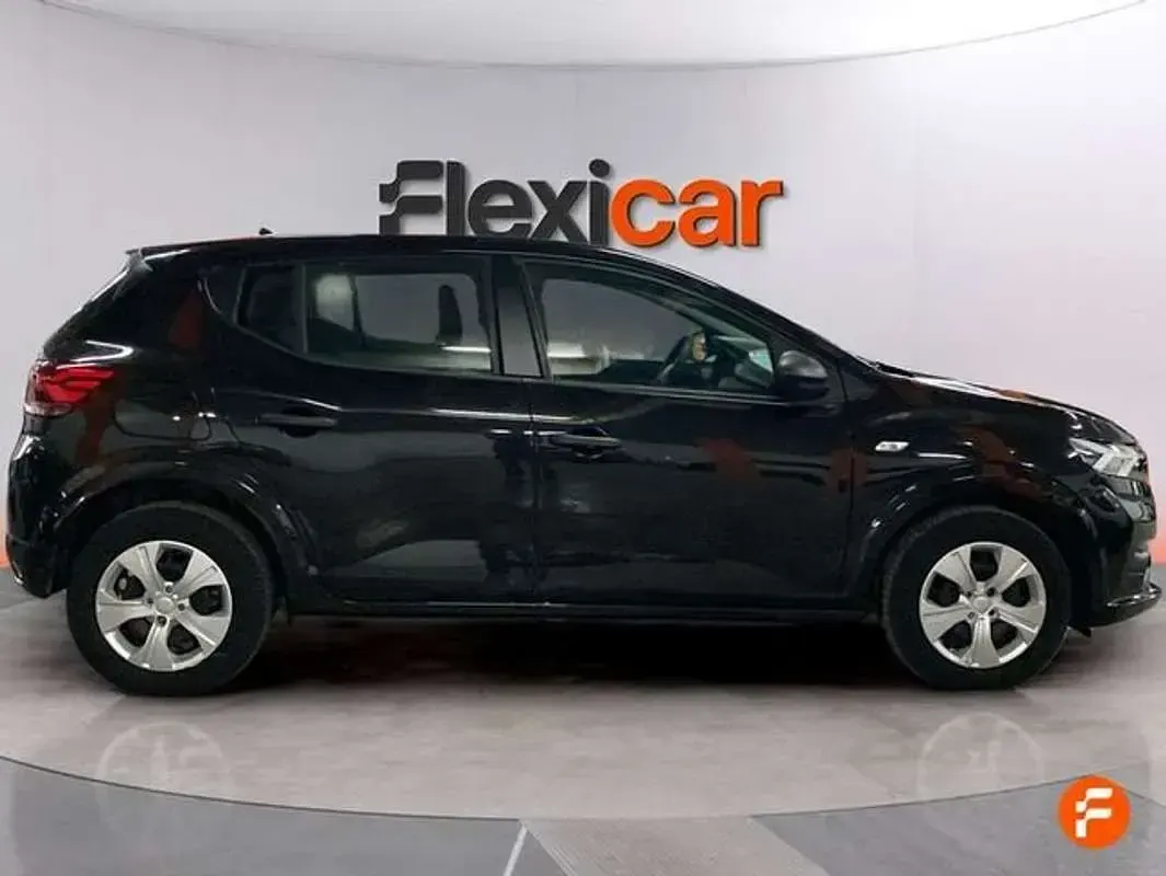 Begagnad Dacia Sandero Essentiel 101 HK (74 kW) 2023 Svart Halvkombi