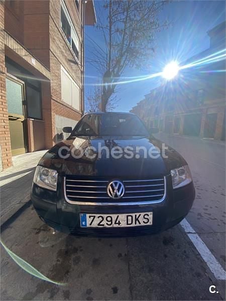 Usado VW Passat Comfortline 100 CV (73 kW) 2002 Negro Berlina