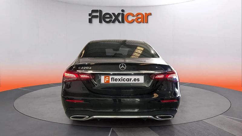 Usado Mercedes E220 194 CV (142 kW) 2021 Negro Berlina