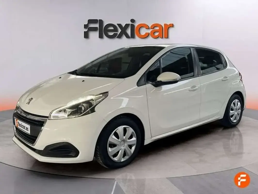 Usado Peugeot 208 Active 101 CV (74 kW) 2019 Blanco Utilitario