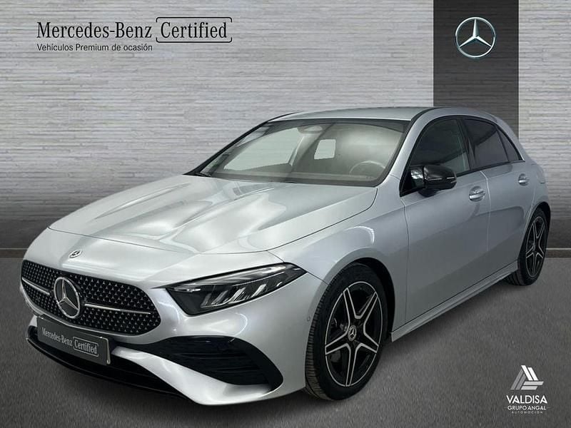 Usado Mercedes A200 AMG line 150 CV (110 kW) 2025 Gris / plateado Berlina