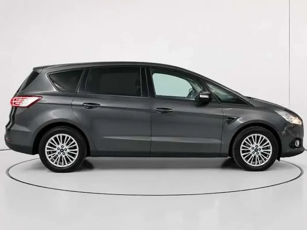 Usado Ford S-MAX Trend 120 CV (88 kW) 2016 Gris Monovolumen