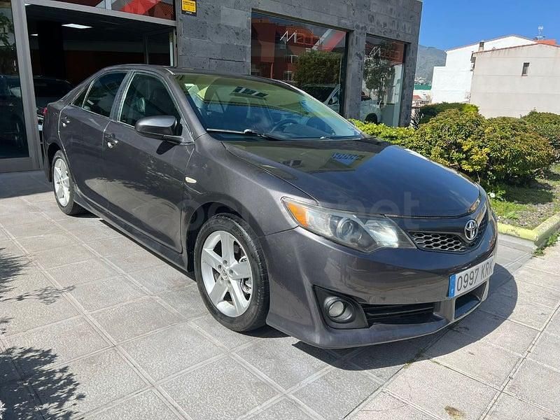 Usado Toyota Camry Advance 218 CV (160 kW) 2018 Gris / plata Berlina