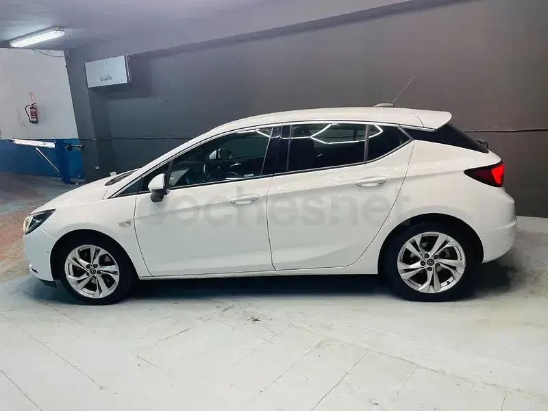 Usado Opel Astra Dynamic 136 CV (100 kW) 2018 Blanco Berlina