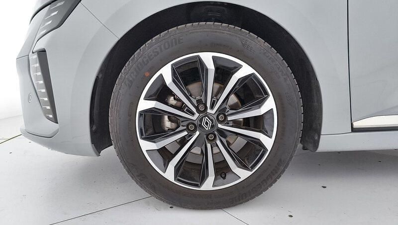 Usado Renault Clio V Techno 100 CV (73 kW) 2025 Gris Berlina