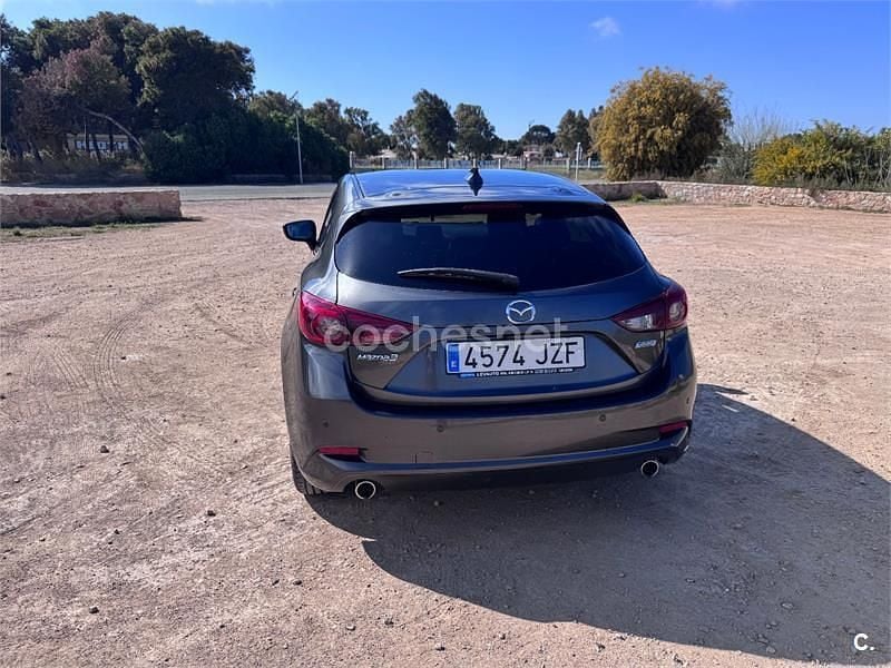 Używany Mazda 3 Luxury 150 KM (110 kW) 2017 Szary Sedan/Limuzyna