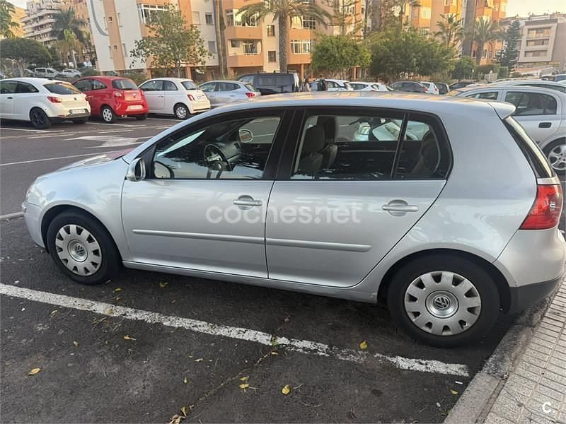 Usado VW Golf IV Conceptline 75 CV (55 kW) 2005 Gris / plata Berlina