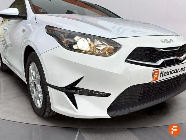 Usado Kia Ceed 136 CV (100 kW) 2023 Blanco Utilitario