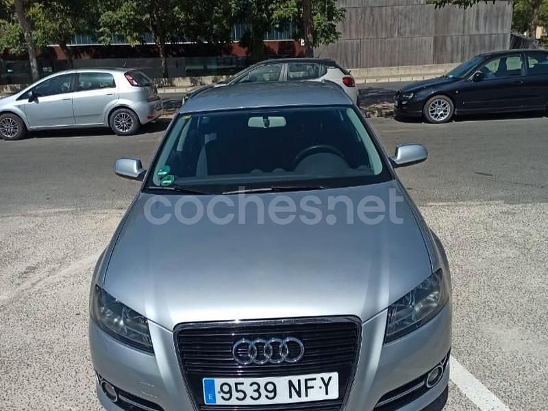 Usado Audi A3 Attraction 125 CV (91 kW) 2012 Gris / plata Berlina