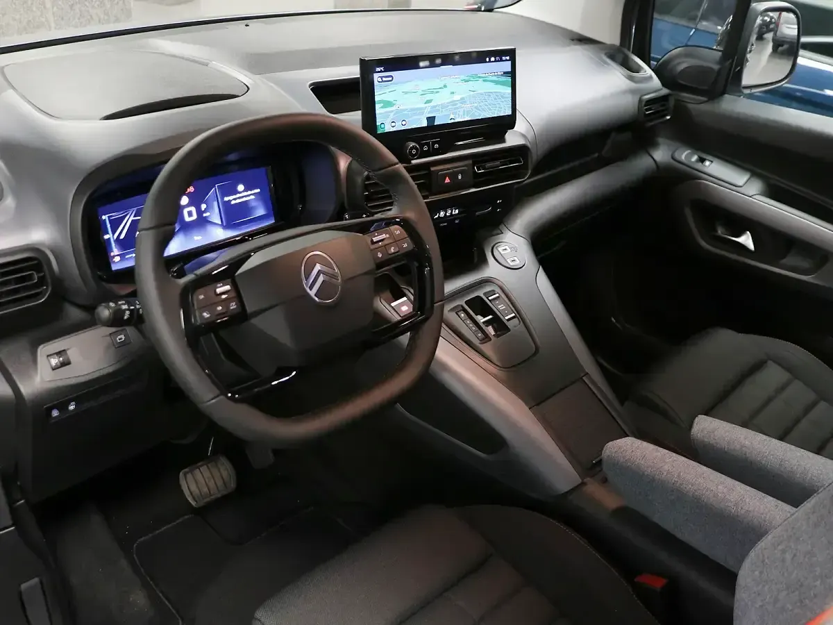 Usado Citroën Berlingo 130 CV (95 kW) 2025 Gris Monovolumen